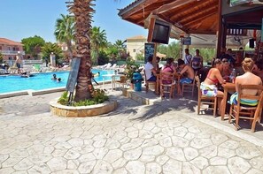 Poolside bar - Dimis Hotel (Zakynthos)