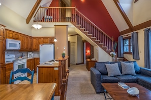 Plateau 238-4 , 3 Bedrooms | Coin séjour | Télévision à écran plat de 26 pouces avec chaînes numériques, télévision