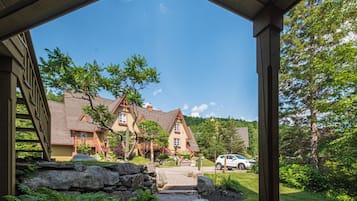 Plateau 216-5 , 2 Bedrooms | Terrace/patio