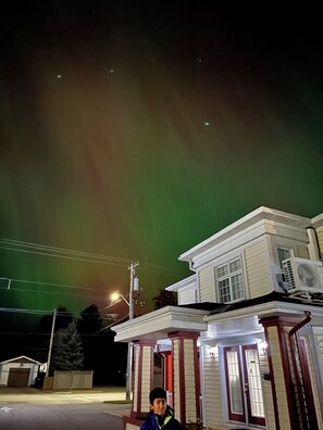 A house with a porch and a garage. - Lakeshore Suites (North Bay)