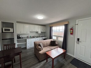 Cottage | Soundproofing, iron/ironing board, free wired internet, bed sheets - Lakeshore Suites (North Bay)