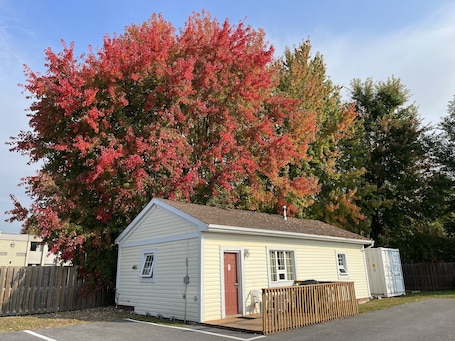 1 habitación, escritorio y sistema de insonorización