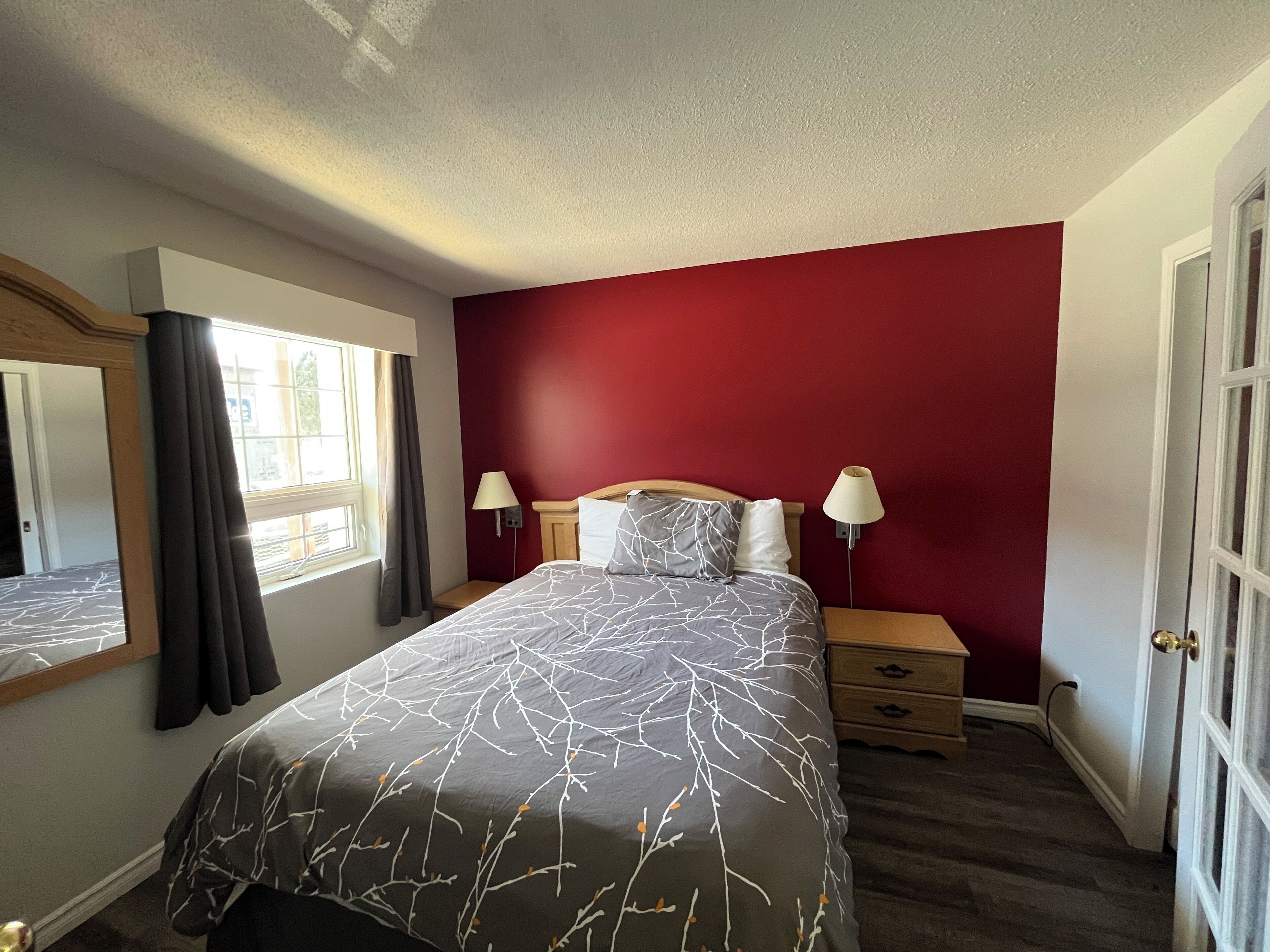 Standard Suite | Insonorización y tabla de planchar con plancha 