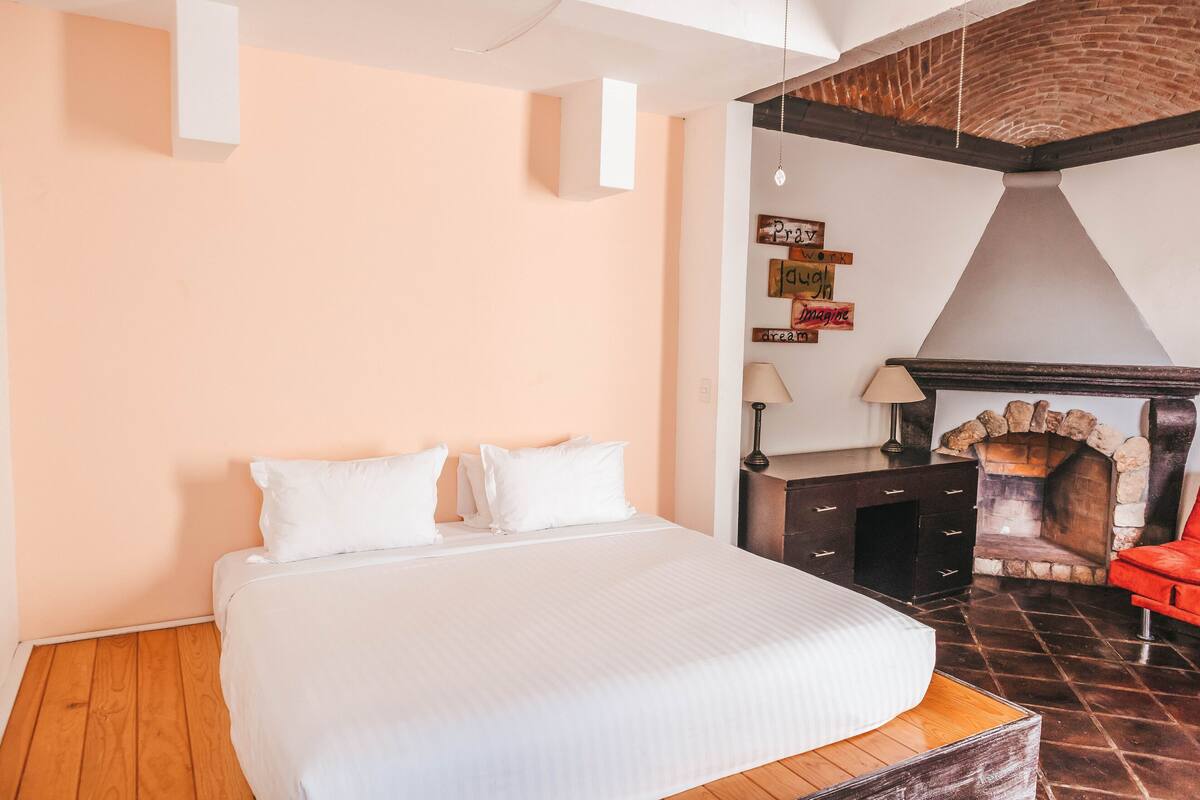 Suite | Premium bedding, in-room safe, iron/ironing board (on request)