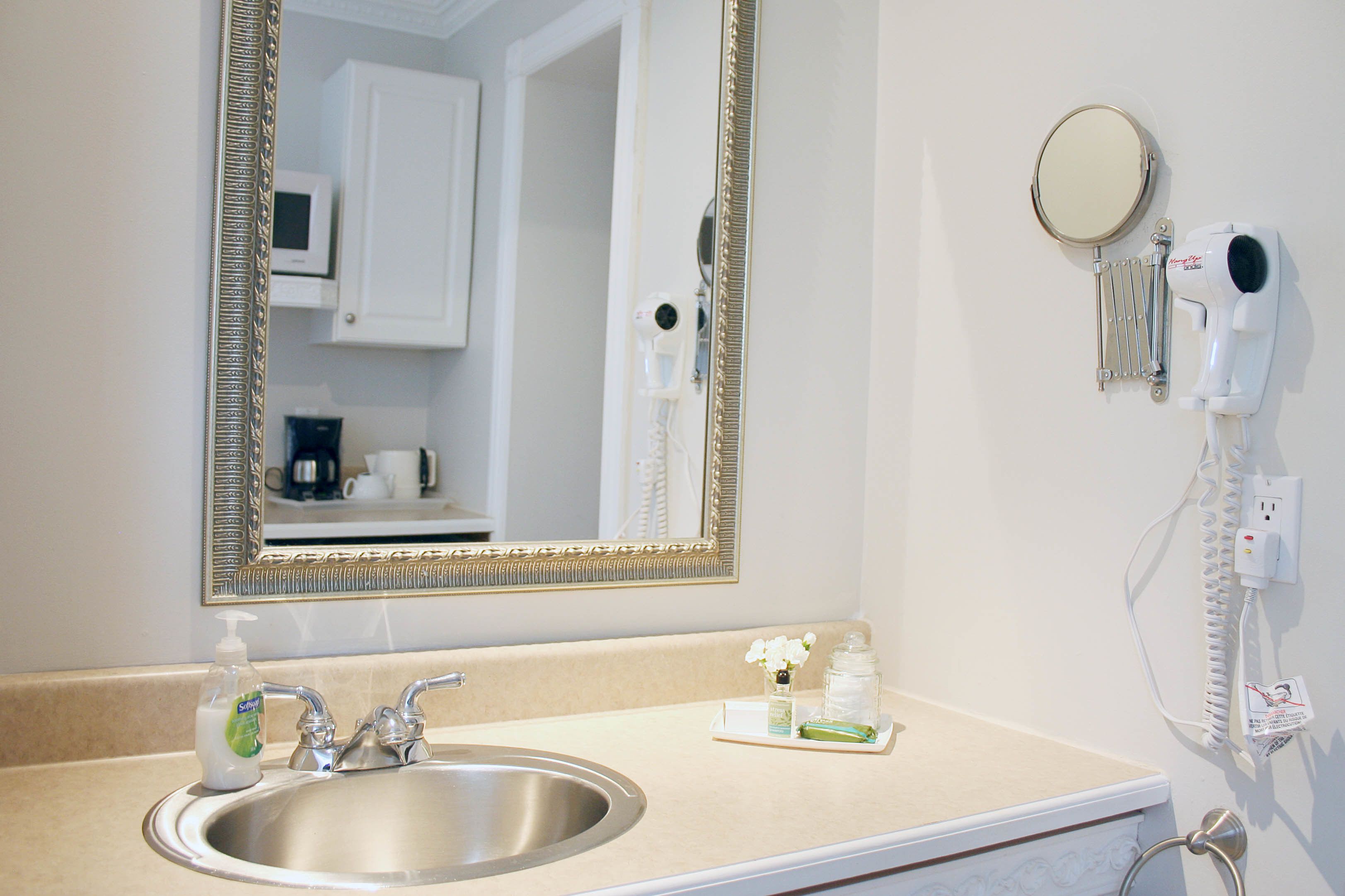 junior suite | bathroom amenities | combined shower/bathtub, designer toiletries, hair dryer, towels