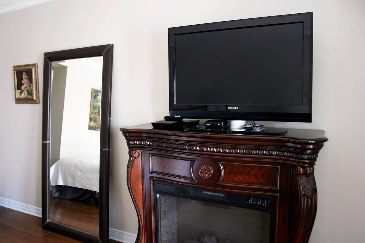 executive suite | soundproofing, iron/ironing board, cots/infant beds, rollaway beds