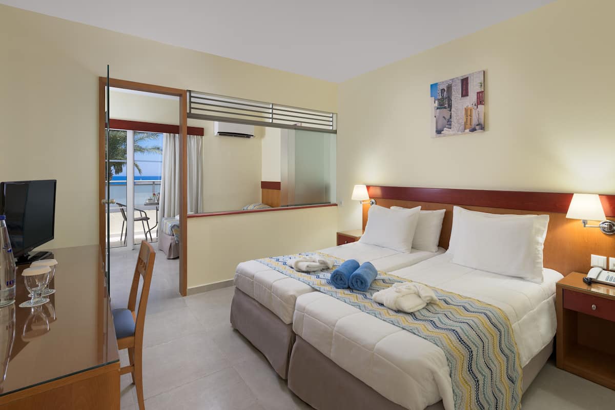 Family Room, Balcony, Garden View | In-room safe, bed sheets