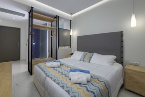 Caja de seguridad en la habitación y ropa de cama 