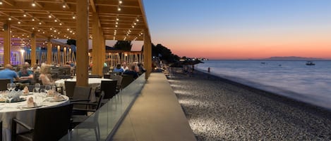 Lunsj og middag serveres, internasjonale retter