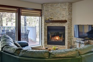 Borealis 210, 3 bedroom Townhome | Living area | Flat-screen TV, fireplace, DVD player
