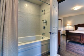 Borealis 210, 3 bedroom Townhome | Bathroom