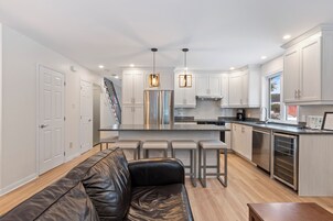 Borealis 236 , 3 Bedroom Townhome | 私人厨房 | 冰箱、微波炉、烤箱、炉灶