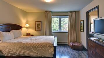 Borealis 210, 3 bedroom Townhome | 3 bedrooms, individually decorated, iron/ironing board, free WiFi