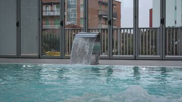 Indoor pool, sun loungers