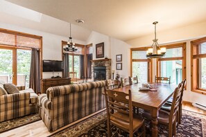 Interior - La Clairiere - RVMT (Mont-Tremblant)