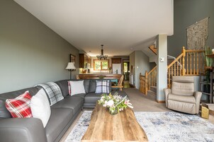 联排别墅 | 客厅 | 平板电视、壁炉、DVD 播放器