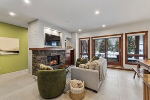 Etoile du Matin 1500-11, 2 Bedrooms | Living area | 40-inch flat-screen TV with cable channels, TV, fireplace - Etoile du Matin - RVMT (Mont-Tremblant)