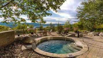 Bồn tắm spa ngoài trời