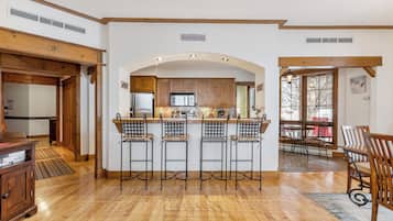 Equinoxe 172-1 , 3 Bedrooms | Living area | 40-inch flat-screen TV with cable channels, TV, fireplace