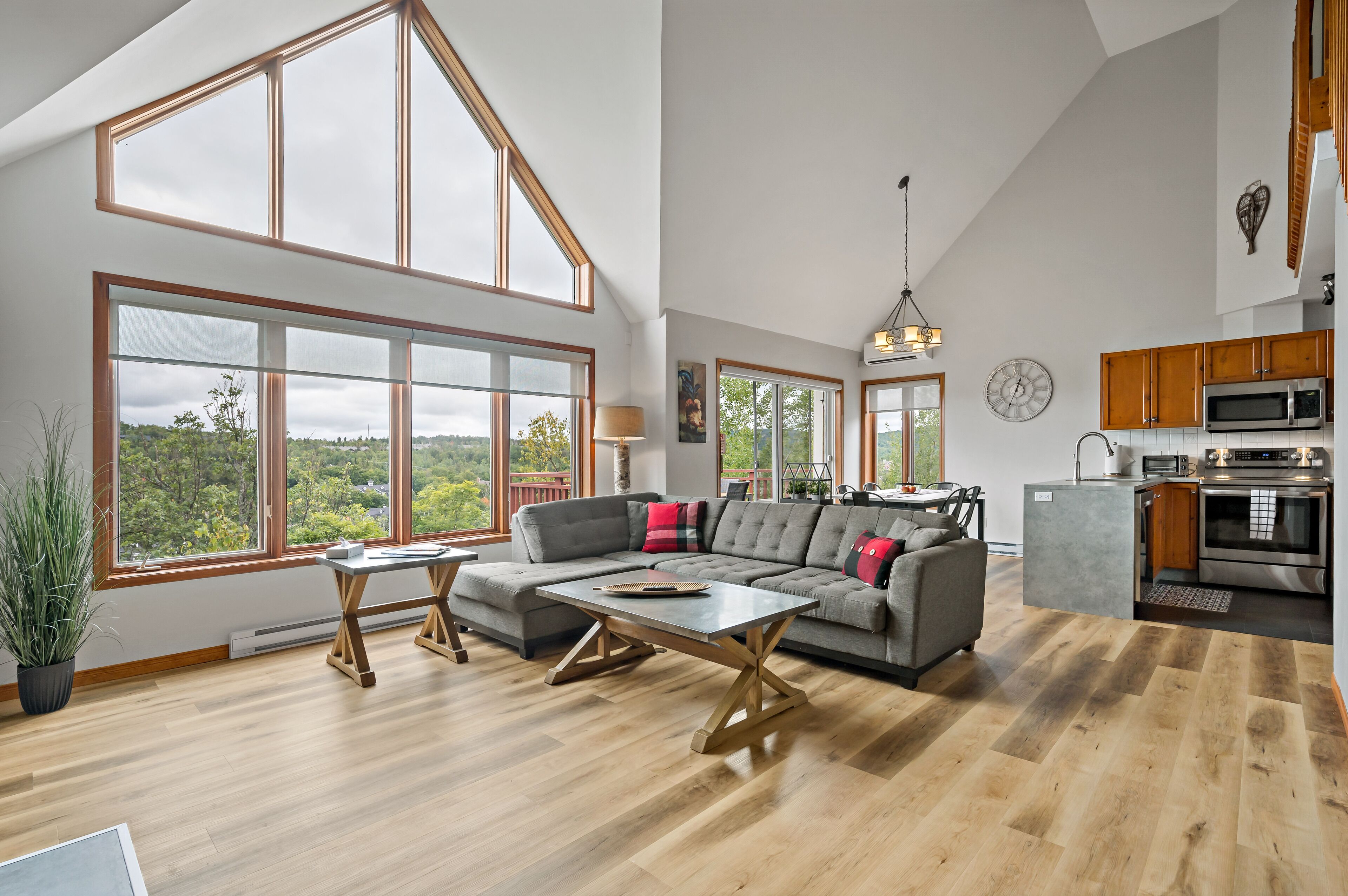 Haut Bois 197-5 , 3 Bedrooms | Living area | Flat-screen TV, fireplace