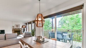 Haut Bois 197-3, 2 Bedrooms | 房內用餐區