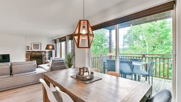 Haut Bois 197-3, 2 Bedrooms | Khu vực ăn uống tại phòng