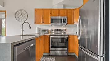 Haut Bois 197-5 , 3 Bedrooms | Private kitchen | Fridge, microwave, oven, stovetop