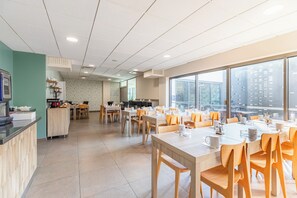 Daily buffet breakfast (EUR 13.9 per person)