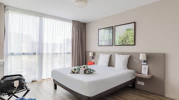 Appartamento | Una cassaforte in camera, una scrivania, ferro/asse da stiro