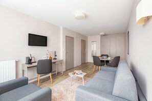One Bedroom Apartment | Television - Appart'City Confort Rennes – Cesson Sévigné (Cesson-Sevigne)