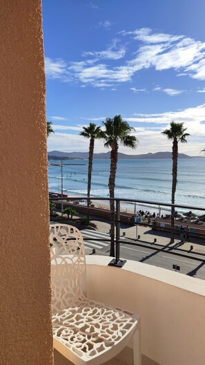 Triple Room, Sea View | Balcony view - Hôtel Miramar (La Ciotat)