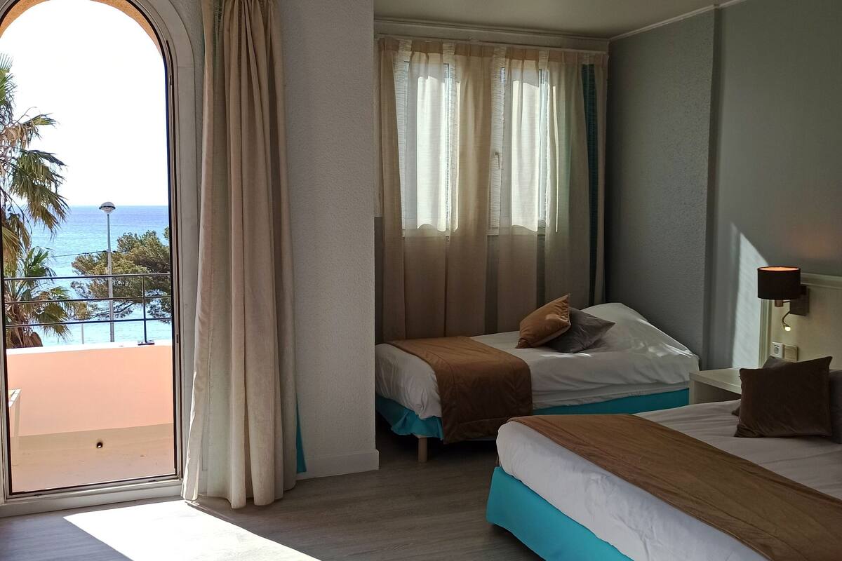Triple Room, Sea View | Minibar, in-room safe, desk, blackout drapes