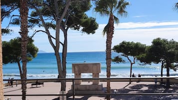 Habitación económica, vista al mar | Vista del balcón