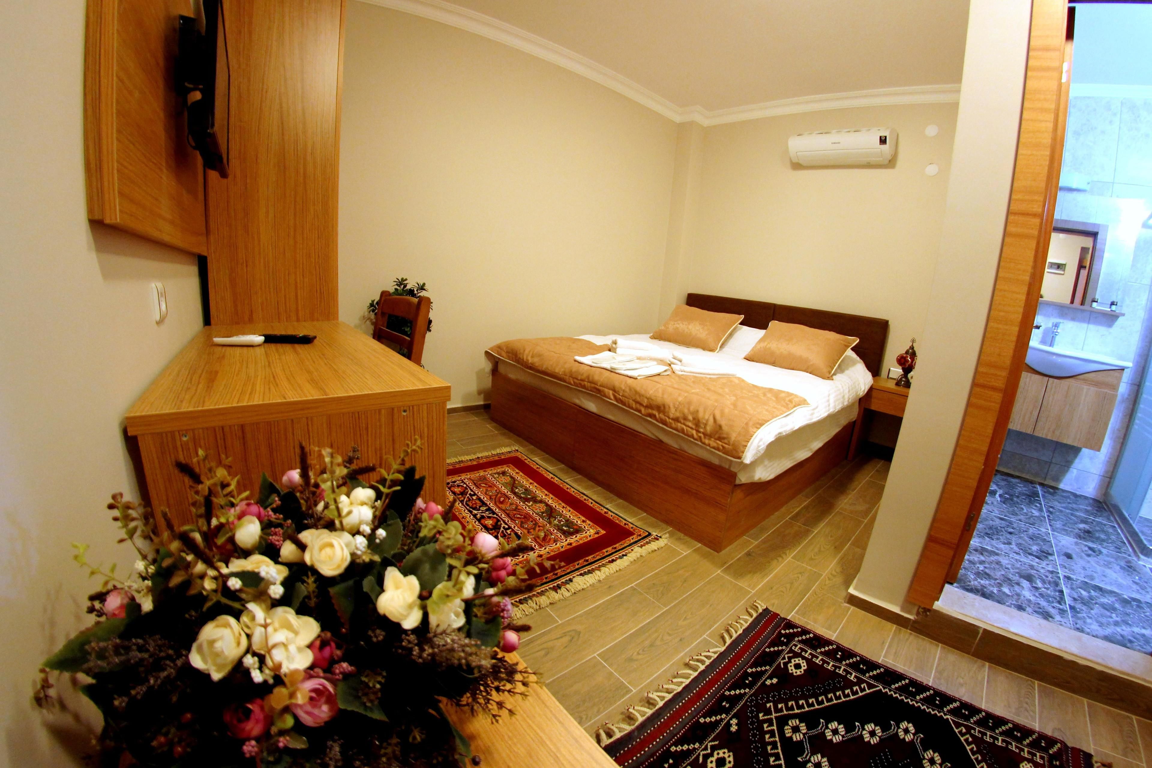 deluxe double room | 1 bedroom, premium bedding, minibar, in-room safe