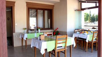 Triple Room | Outdoor dining