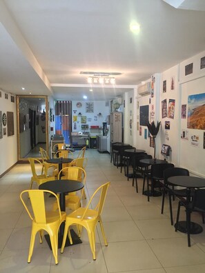 Lobby sitting area - Mercury Backpackers' Hostel (Singapore)