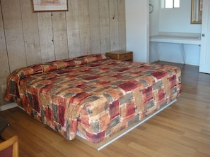 Standard Room | Free WiFi, bed sheets - The Hills Motel (Junction)