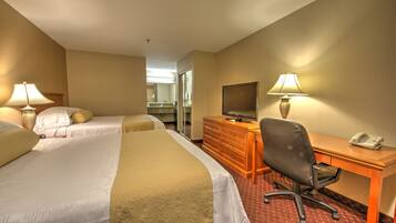 Quarto standard, 2 camas Queen | Roupas de cama premium, camas com colchões pillow-top, escrivaninha