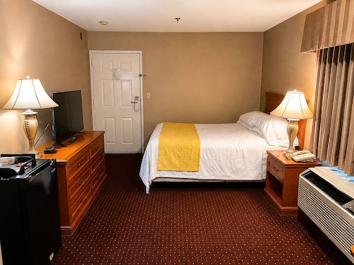 Burbank Inn and Suites
