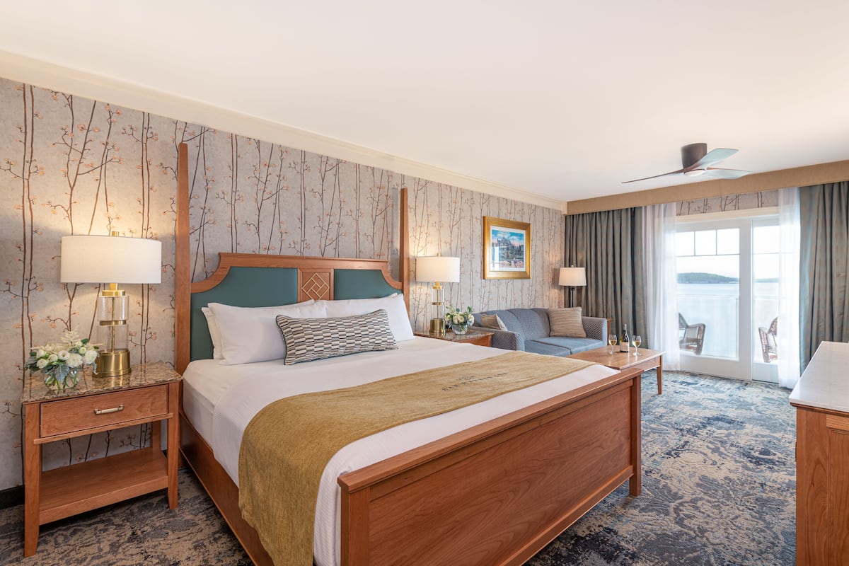 King Bed, Ocean View | In-room safe, blackout drapes, iron/ironing board, free WiFi