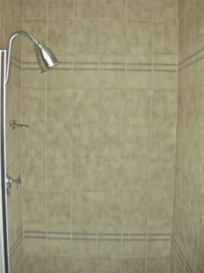 Ducha y bañera combinadas y toallas