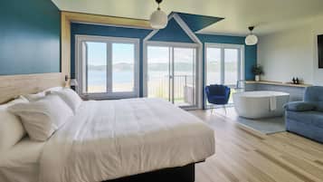 Premium Suite, 1 King Bed with Sofa bed, Bay View | Desk, blackout drapes, iron/ironing board, free WiFi