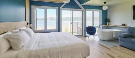 Premium Suite, 1 King Bed with Sofa bed, Bay View