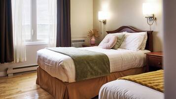 1 quarto, escrivaninha, cortinas blackout, ferros/tábuas de passar roupa