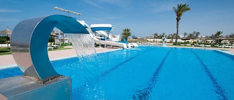 Outdoor pool, pool umbrellas, sun loungers