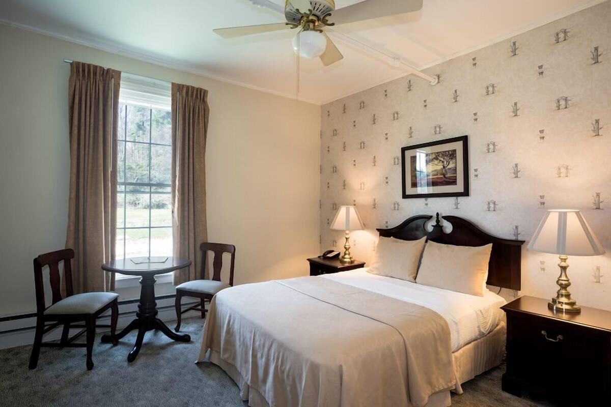 Standard Room, 1 Katil Ratu (Queen) | Peralatan tempat tidur premium, seterika/papan seterika