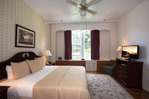 Deluxe Room, 1 Katil Raja (King) | Peralatan tempat tidur premium, seterika/papan seterika