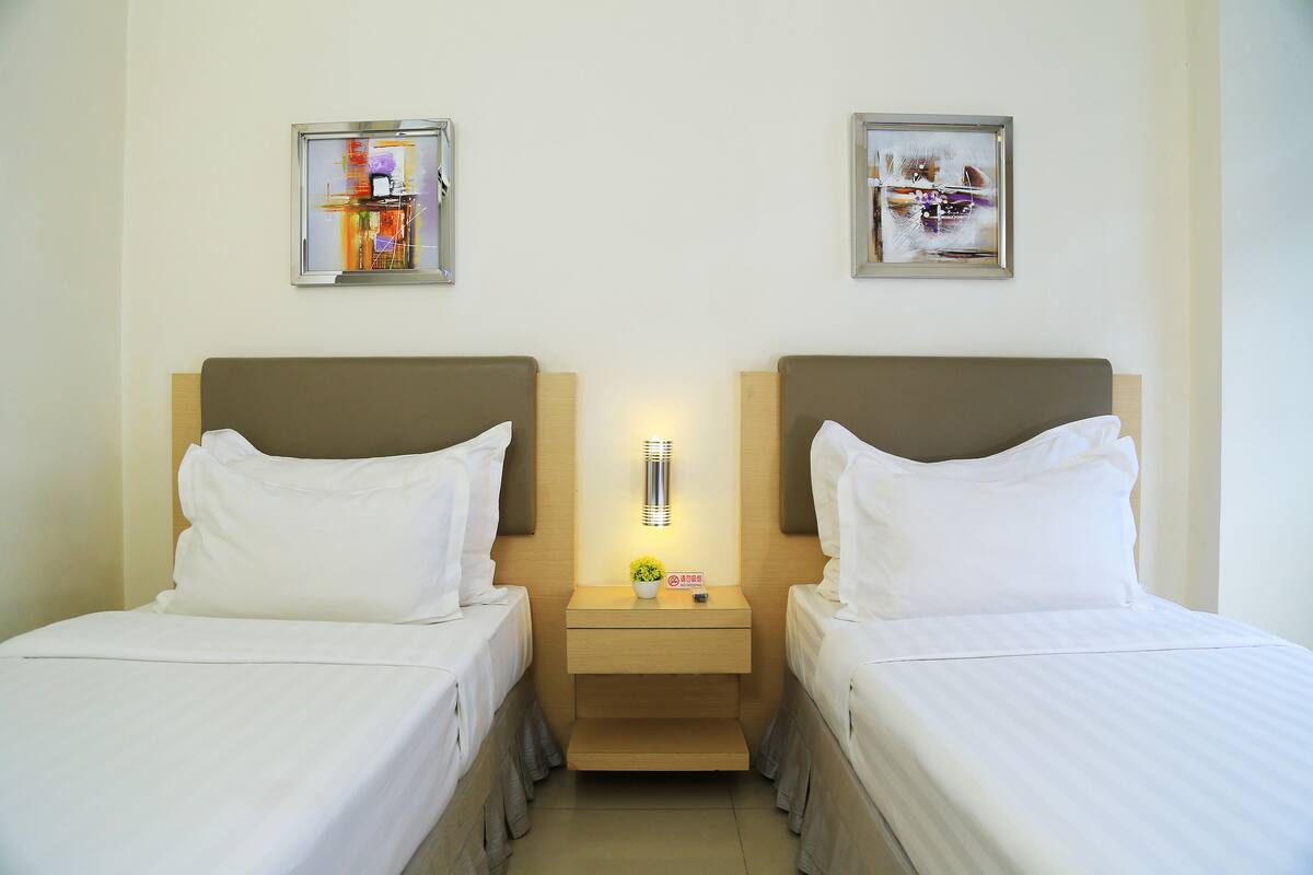 In-room safe, desk, soundproofing, free WiFi