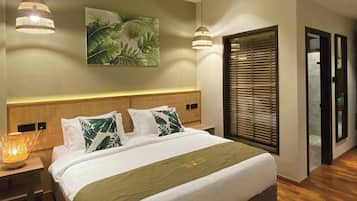 Executive Room | Premium bedding, down comforters, minibar (free items), WiFi (free)