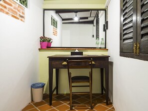 Leisure Suite  | Bathroom | Shower, rainfall showerhead, designer toiletries, hair dryer - Kelantan House (George Town)